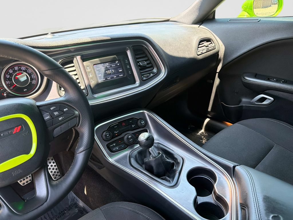 Used 2015 Dodge Challenger R/T RWD image 21