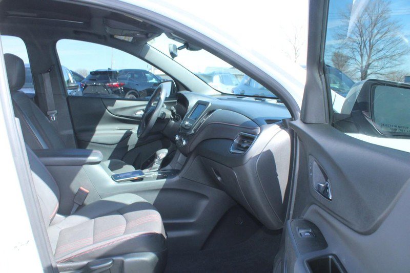 Used 2022 Chevrolet Equinox RS w/ LPO, Floor Liner Package image 11