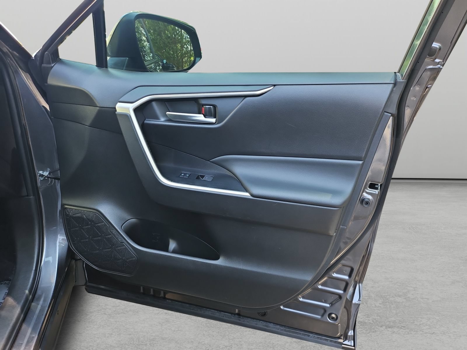 Used 2023 Toyota RAV4 XLE FWD image 30