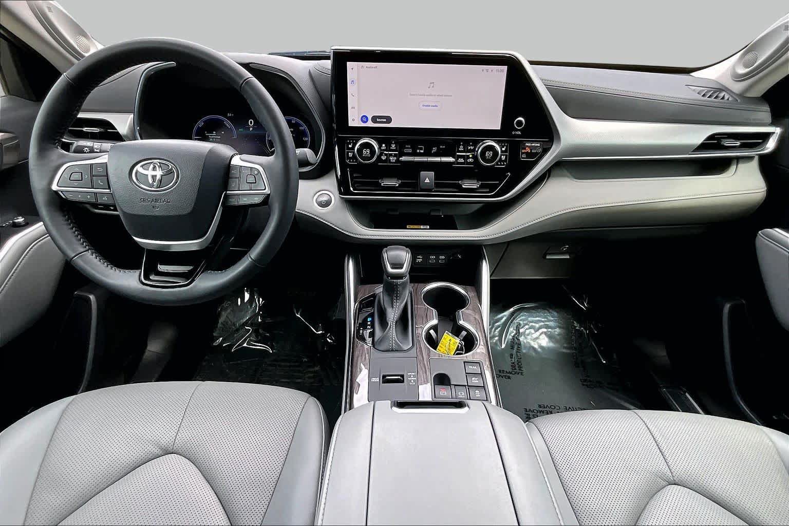 Used 2025 Toyota Highlander Platinum AWD/4WD image 16