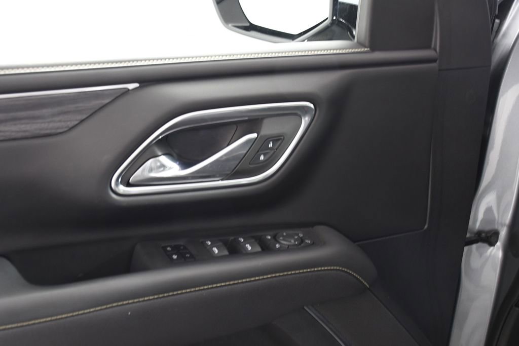 Used 2023 GMC Yukon XL SLT w/ SLT Premium Package image 15