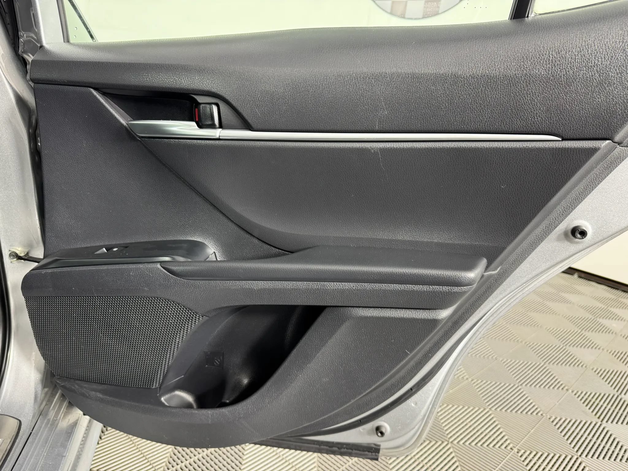 Used 2019 Toyota Camry SE w/ Convenience Package FWD image 41