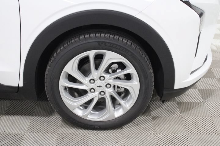 New 2027 Chevrolet Bolt LT w/ Comfort Package FWD image 43