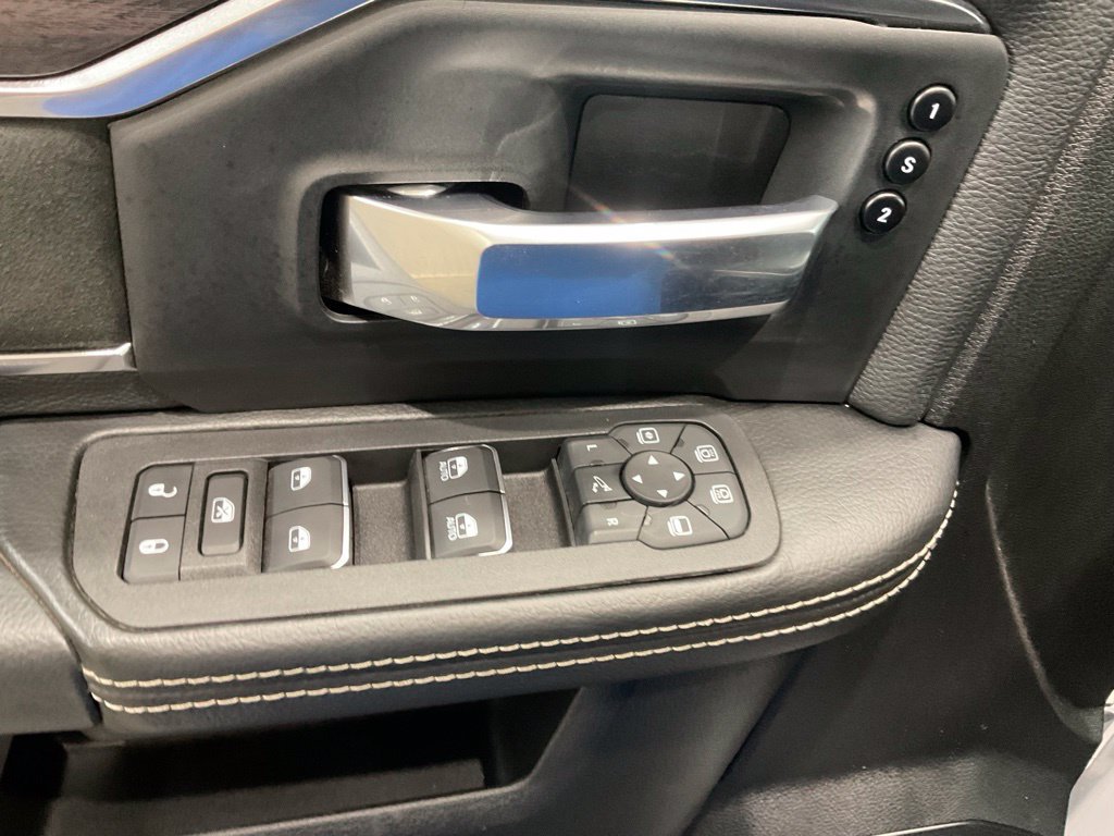 Used 2025 RAM 2500 Laramie w/ Sport Appearance Package AWD/4WD image 8