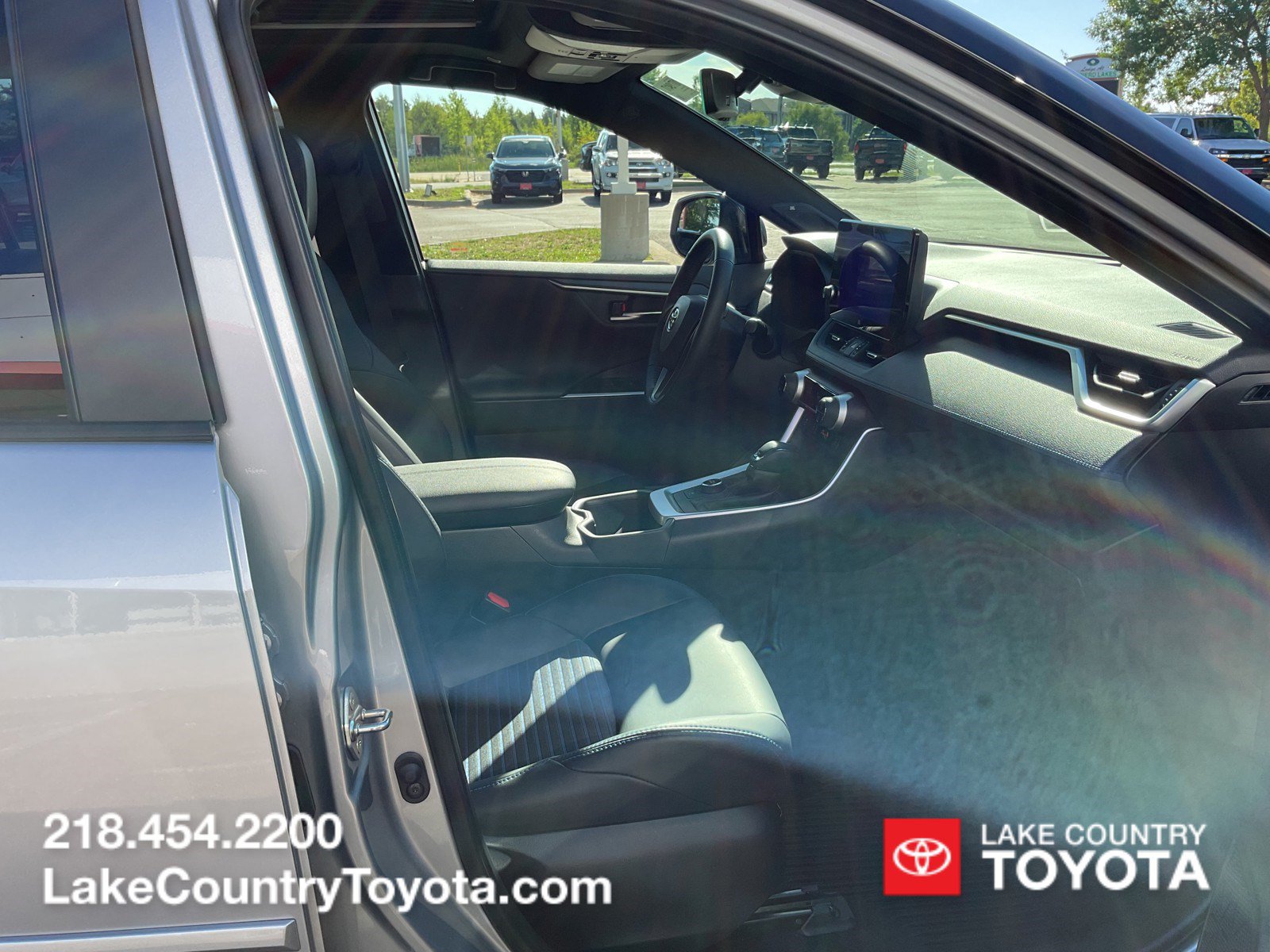 Used 2025 Toyota RAV4 XSE w/ Advanced Technology Package AWD/4WD image 21