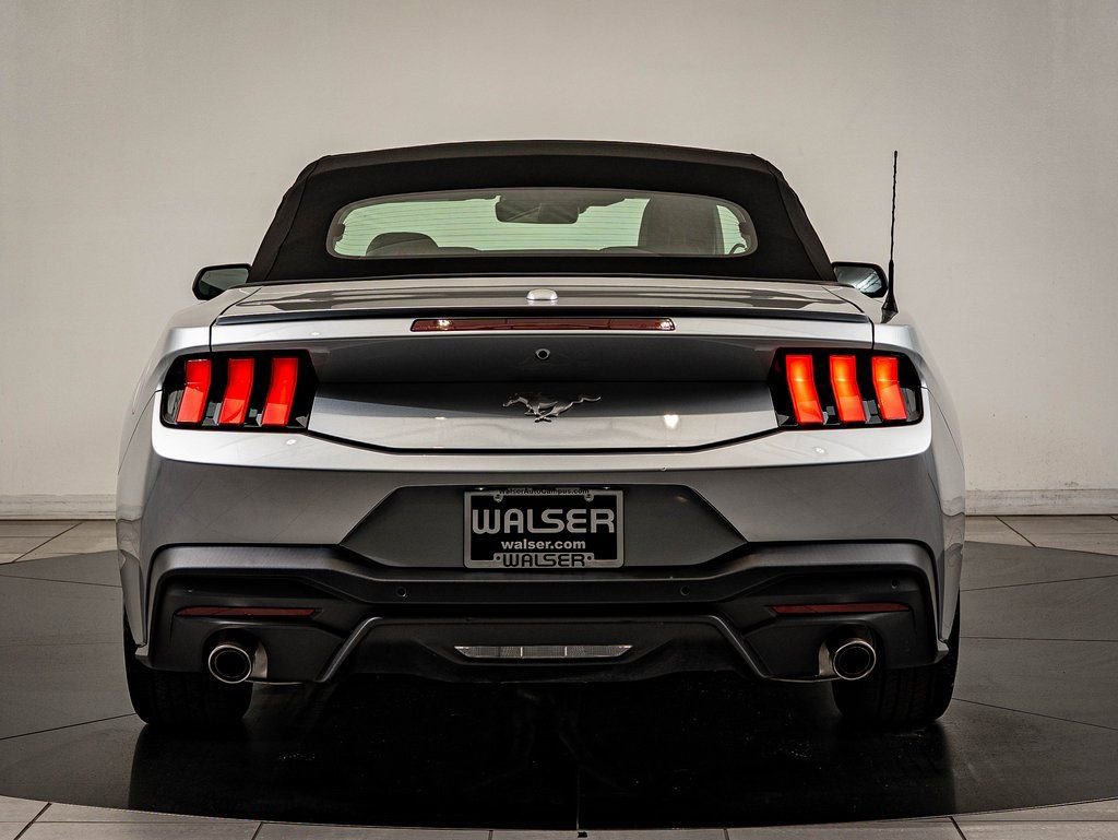 Used 2025 Ford Mustang Premium image 8