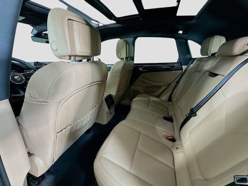 Used 2025 Porsche Macan image 24