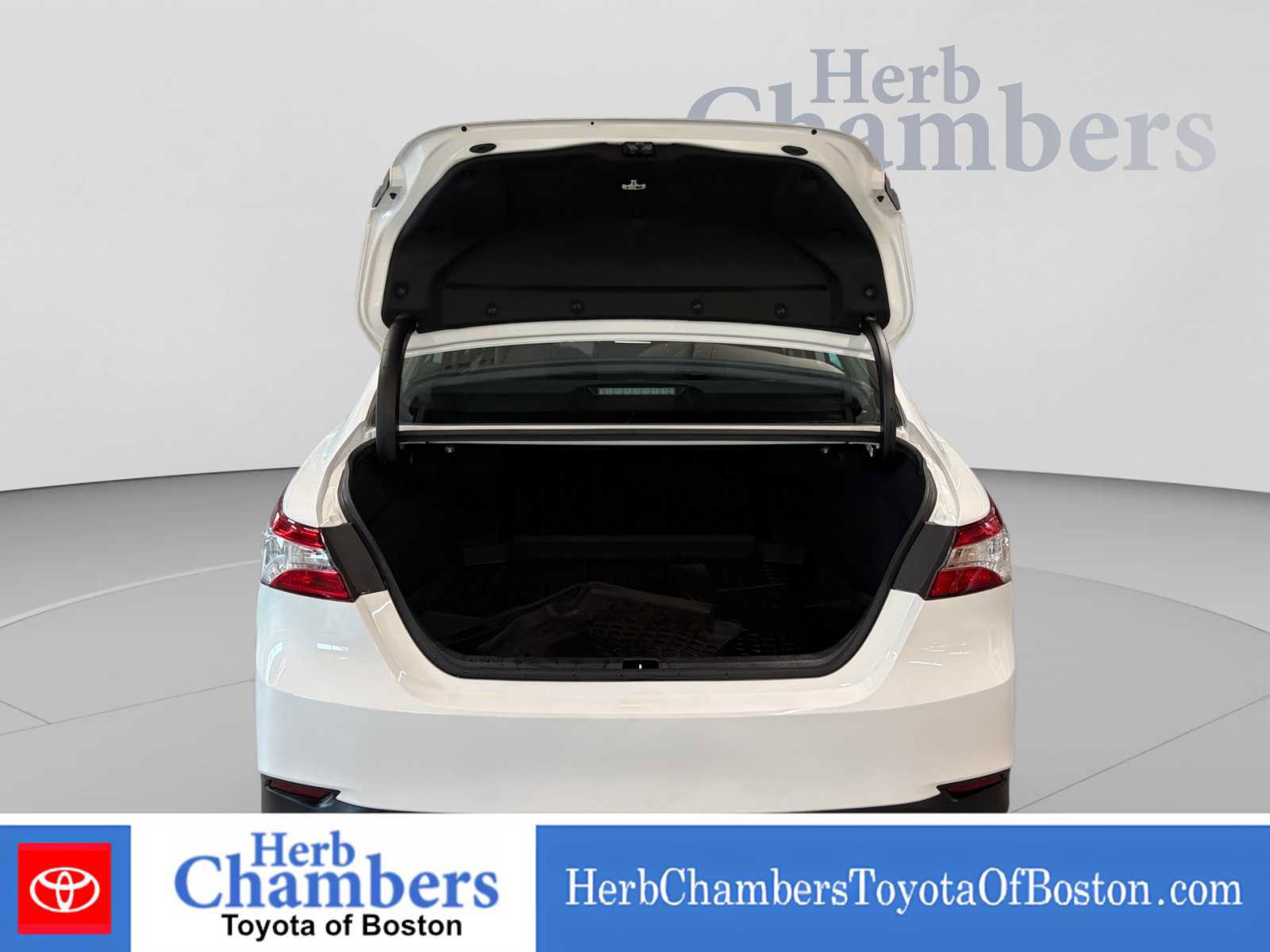 Used 2020 Toyota Camry LE w/ Sunroof Package FWD image 4