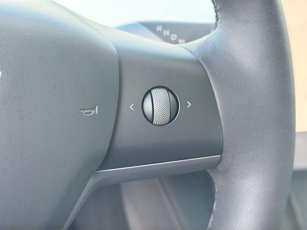 Used 2023 Tesla Model Y Performance AWD/4WD image 10