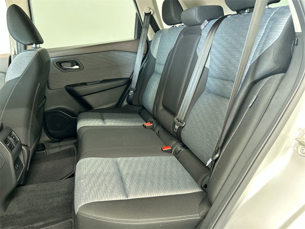 Used 2023 Nissan Rogue SV image 14