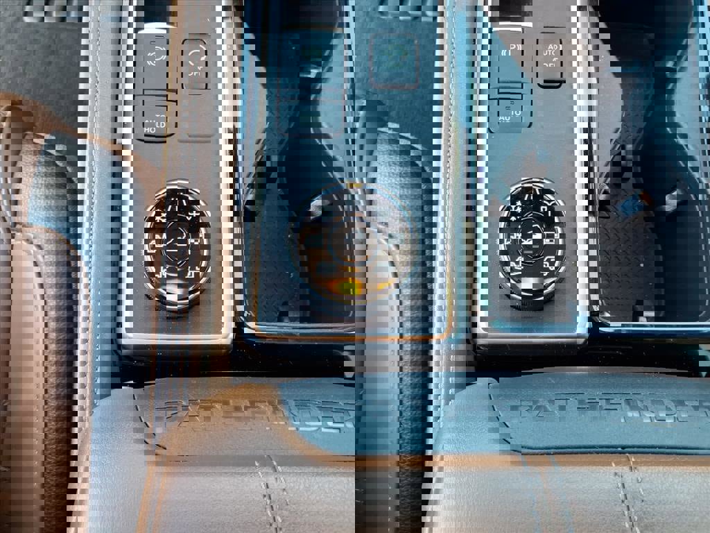 Used 2023 Nissan Pathfinder Platinum image 16