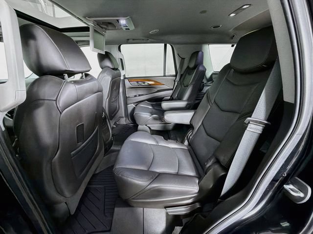 Used 2020 Cadillac Escalade Premium Luxury w/ Escalade Sport Edition AWD/4WD image 26
