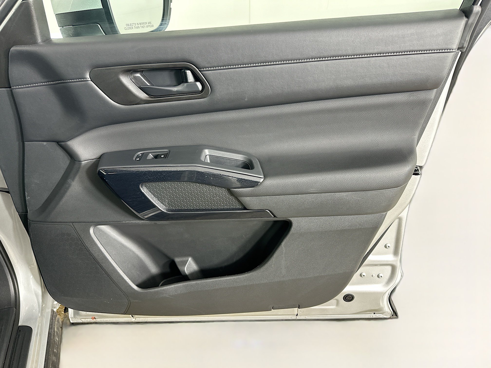 Used 2025 Nissan Pathfinder SV AWD/4WD image 33