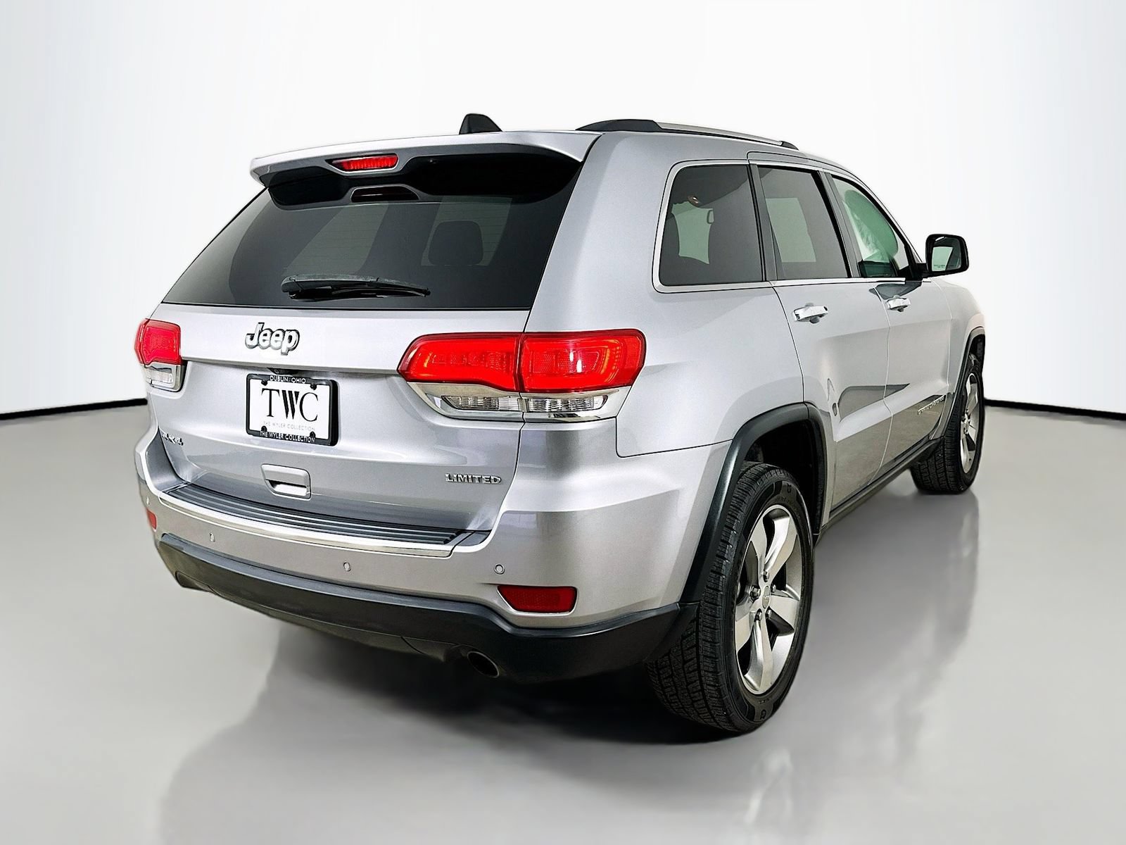 Used 2016 Jeep Grand Cherokee Limited AWD/4WD image 5