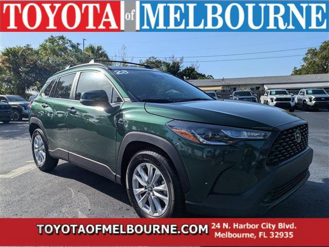 Used 2023 Toyota Corolla Cross LE w/ Moonroof Package FWD image 1