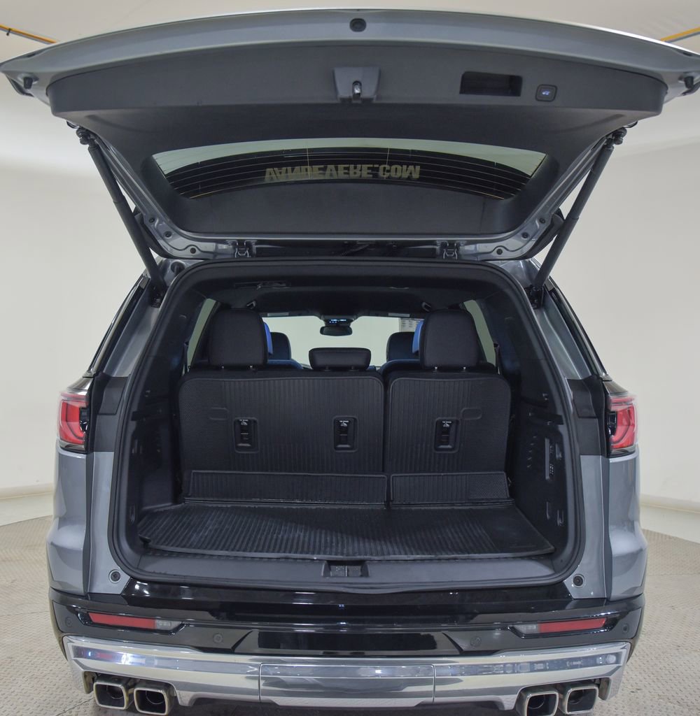 Used 2025 GMC Acadia Denali image 14