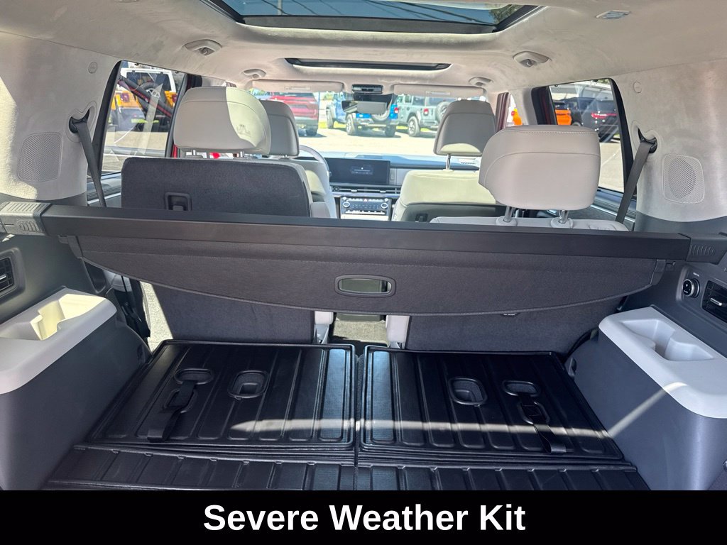 Used 2025 Hyundai Santa Fe Calligraphy AWD/4WD image 14