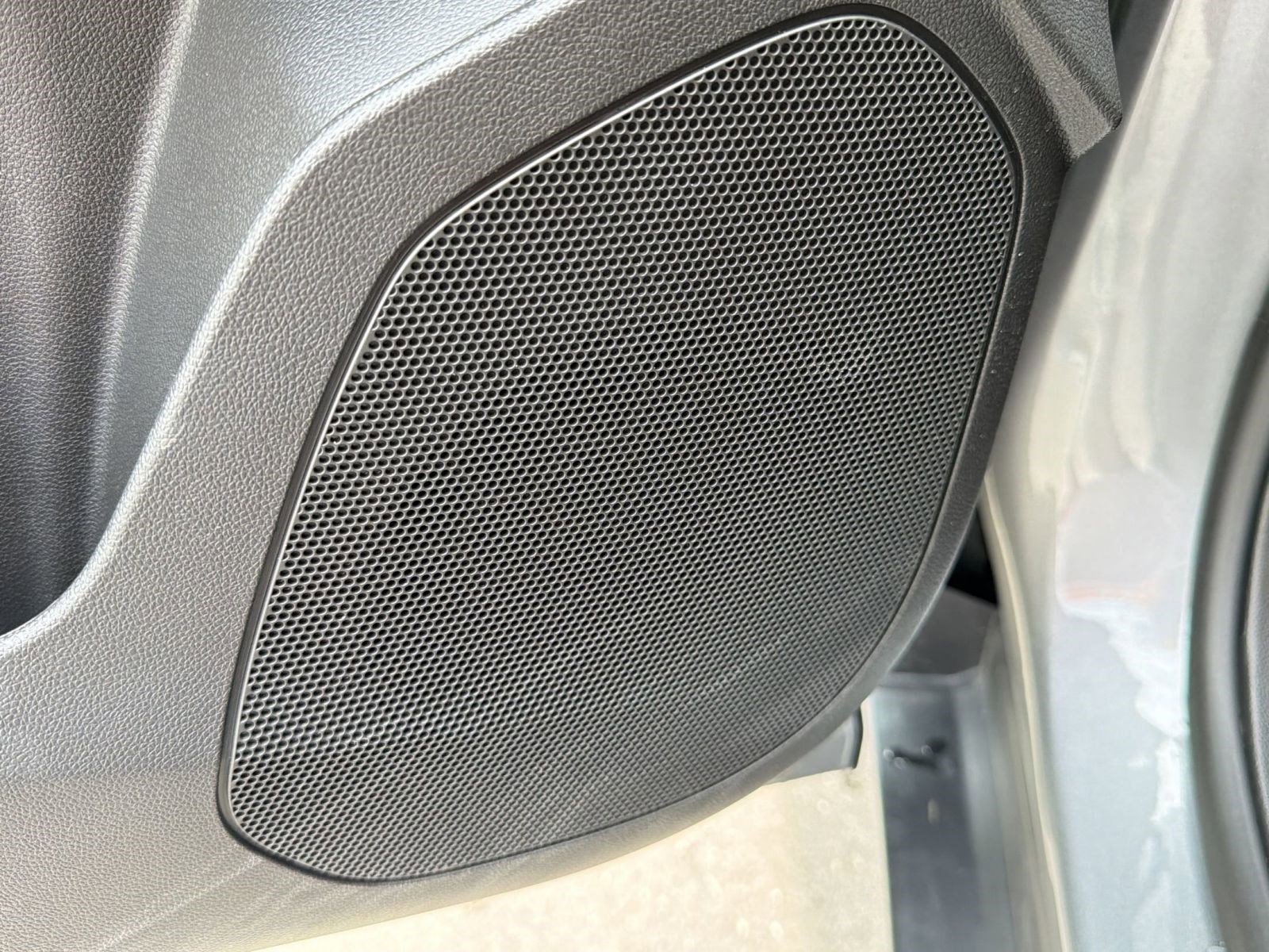 Certified 2025 Chevrolet Trax RS w/ Sunroof Package FWD image 23