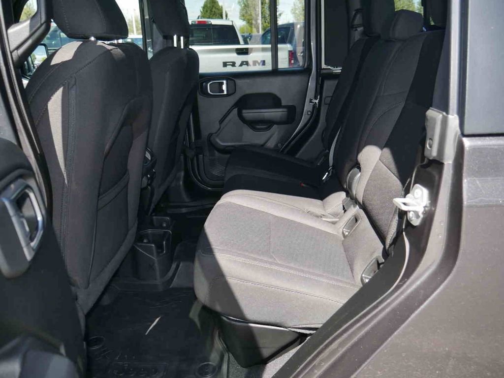Certified 2023 Jeep Gladiator Willys image 14