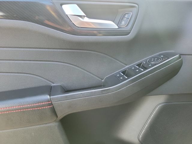 Certified 2025 Ford Escape ST-Line Select AWD/4WD image 23