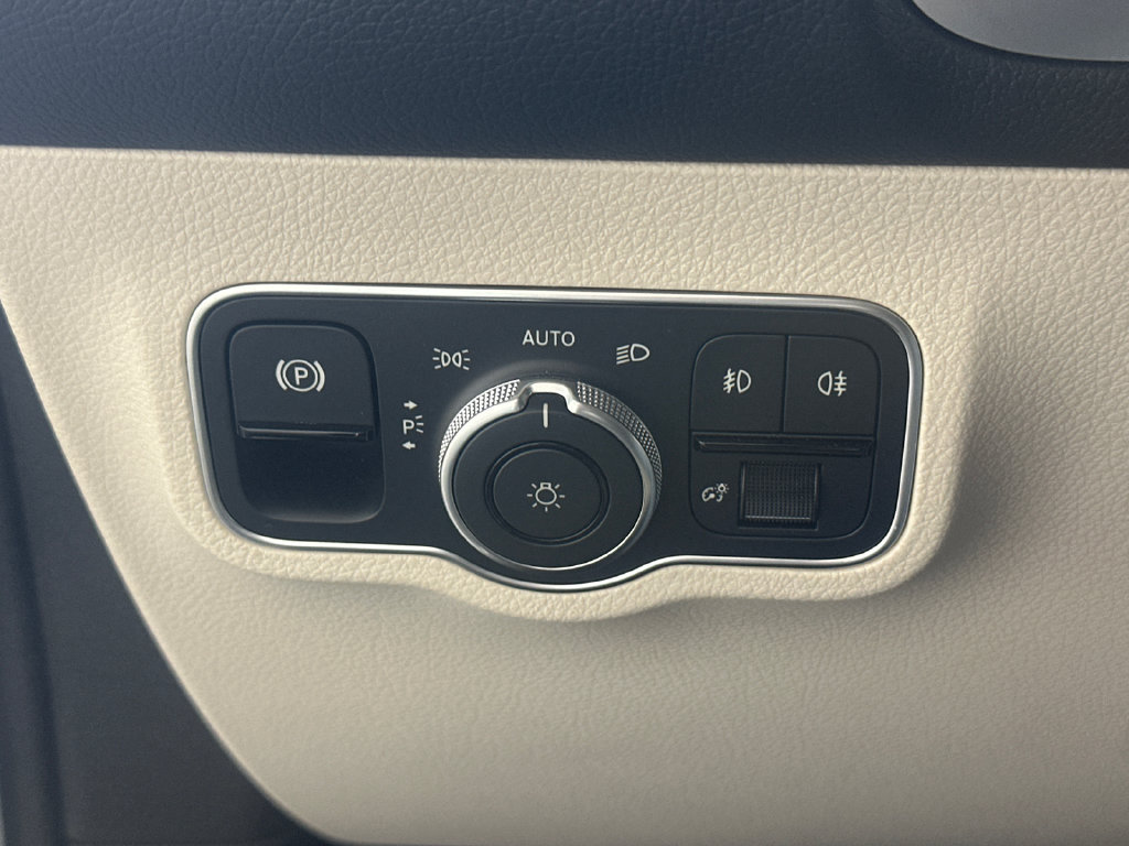 Used 2026 Mercedes-Benz GLB 250 image 7