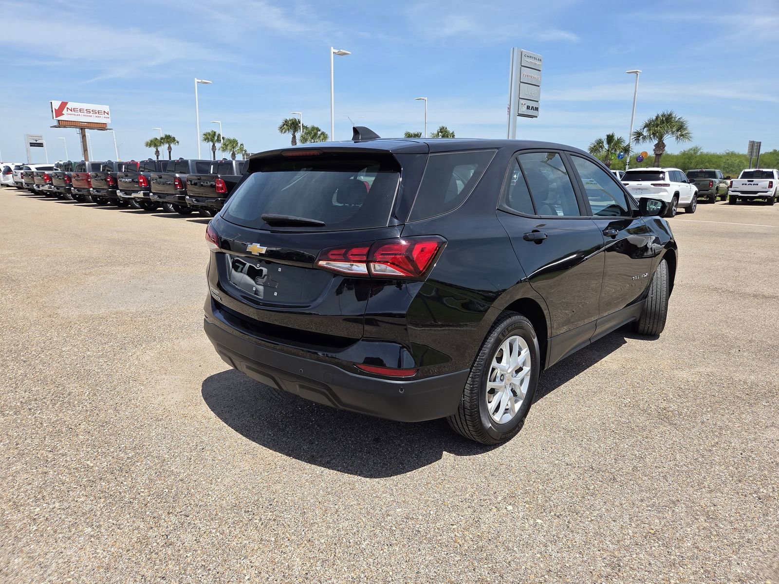 Used 2024 Chevrolet Equinox LS FWD image 8