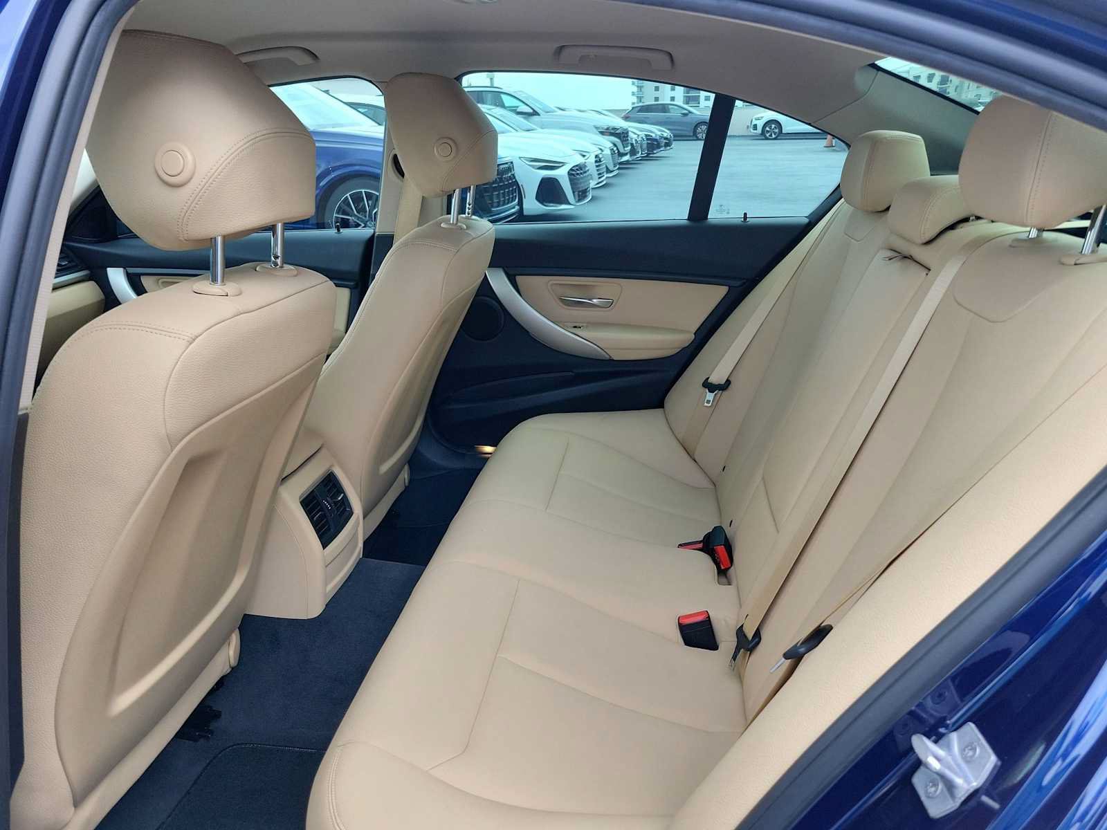 Used 2018 BMW 320i Sedan RWD image 17