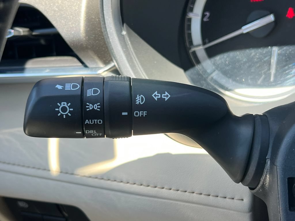 Used 2022 Toyota Highlander Limited AWD/4WD image 24
