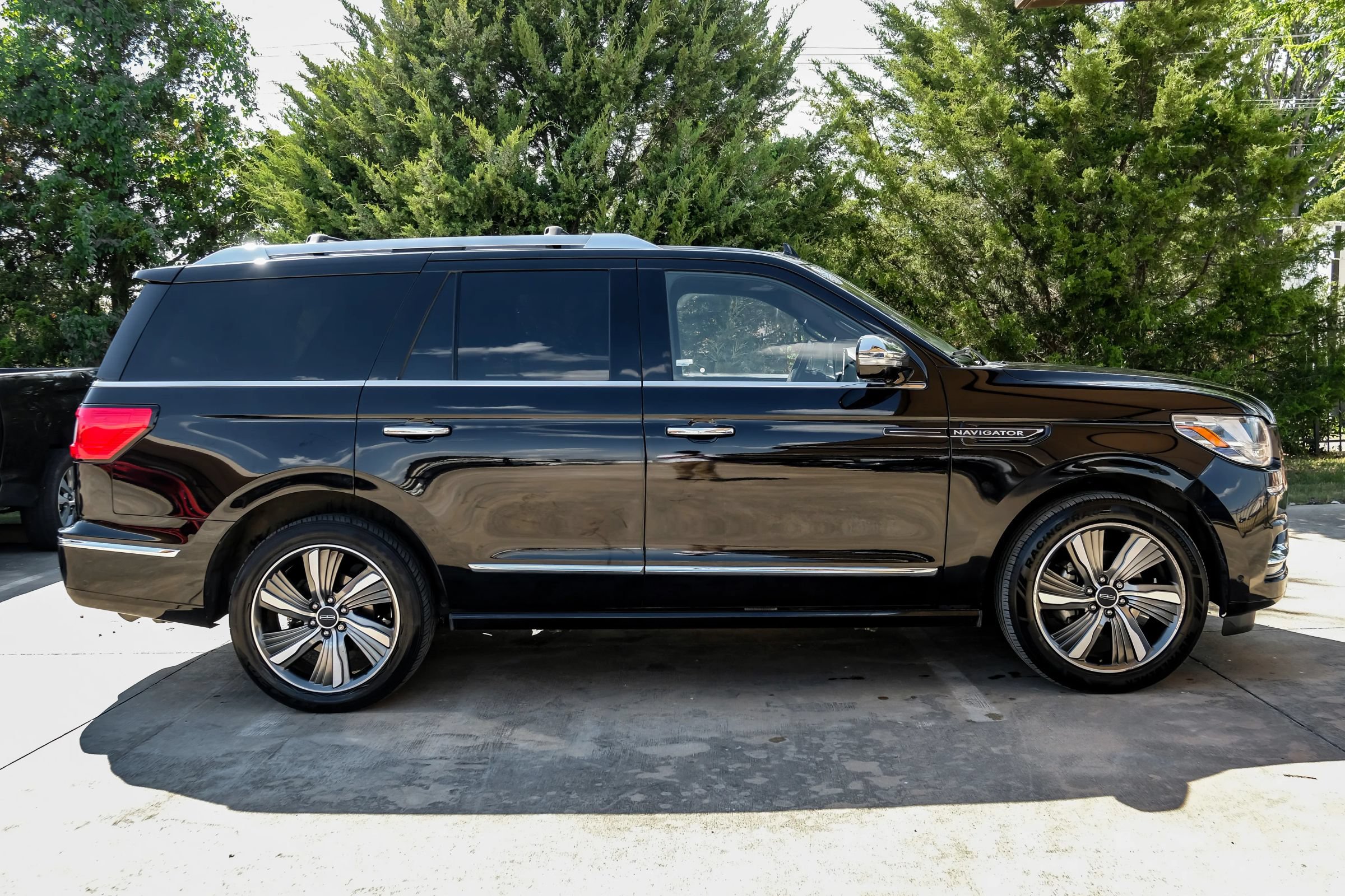 Used 2019 Lincoln Navigator Black Label w/ Cargo Package AWD/4WD image 8