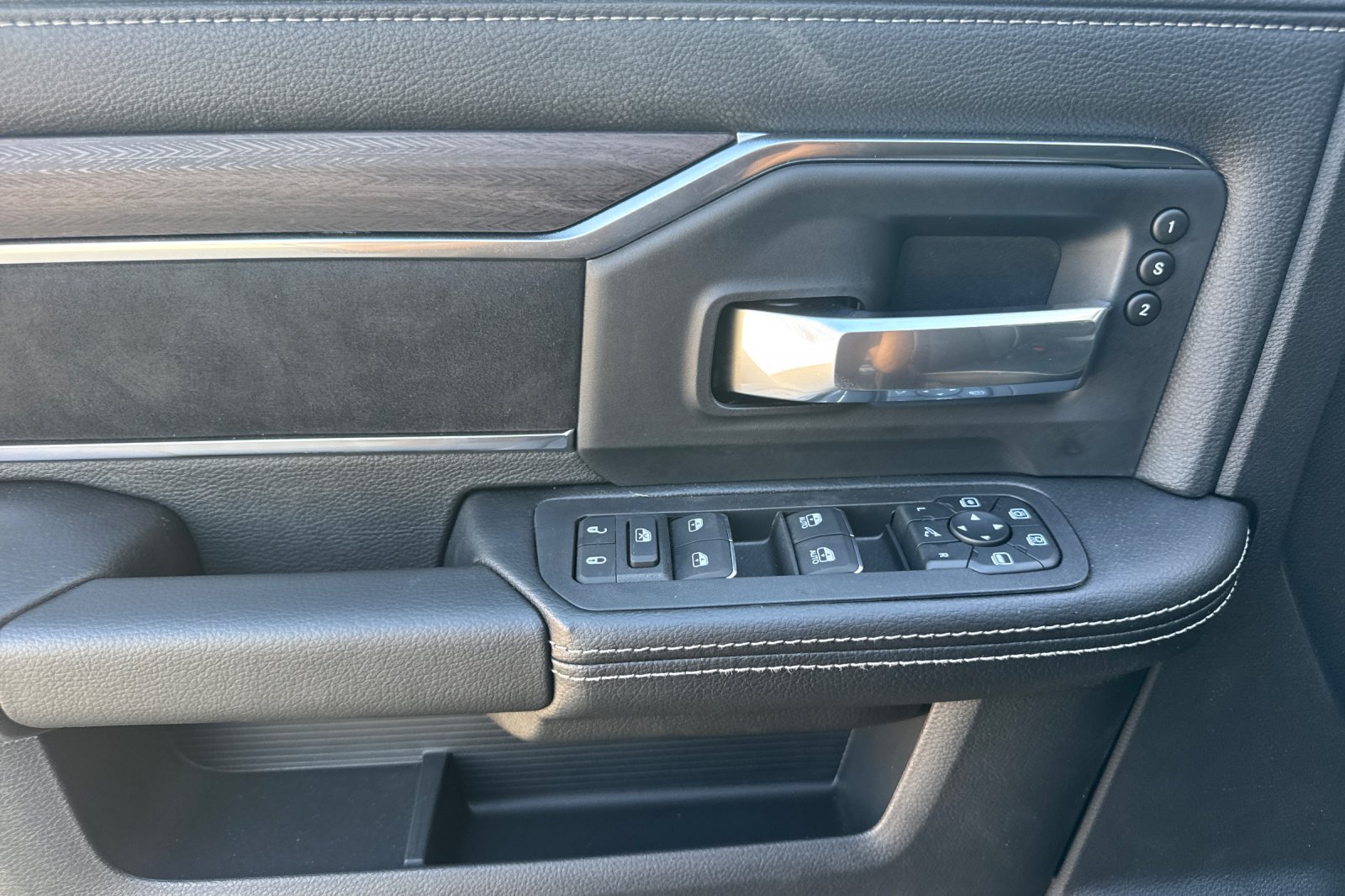 New 2027 RAM 3500 Laramie w/ Night Edition AWD/4WD image 10