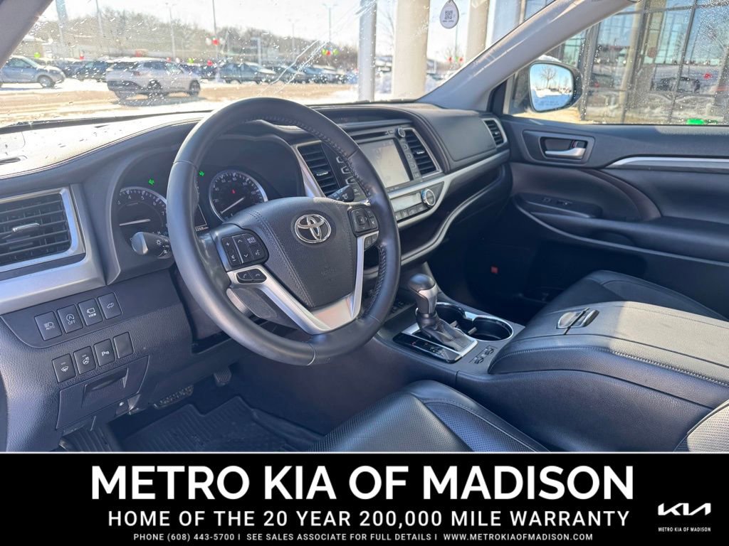 Used 2019 Toyota Highlander Limited Platinum image 9