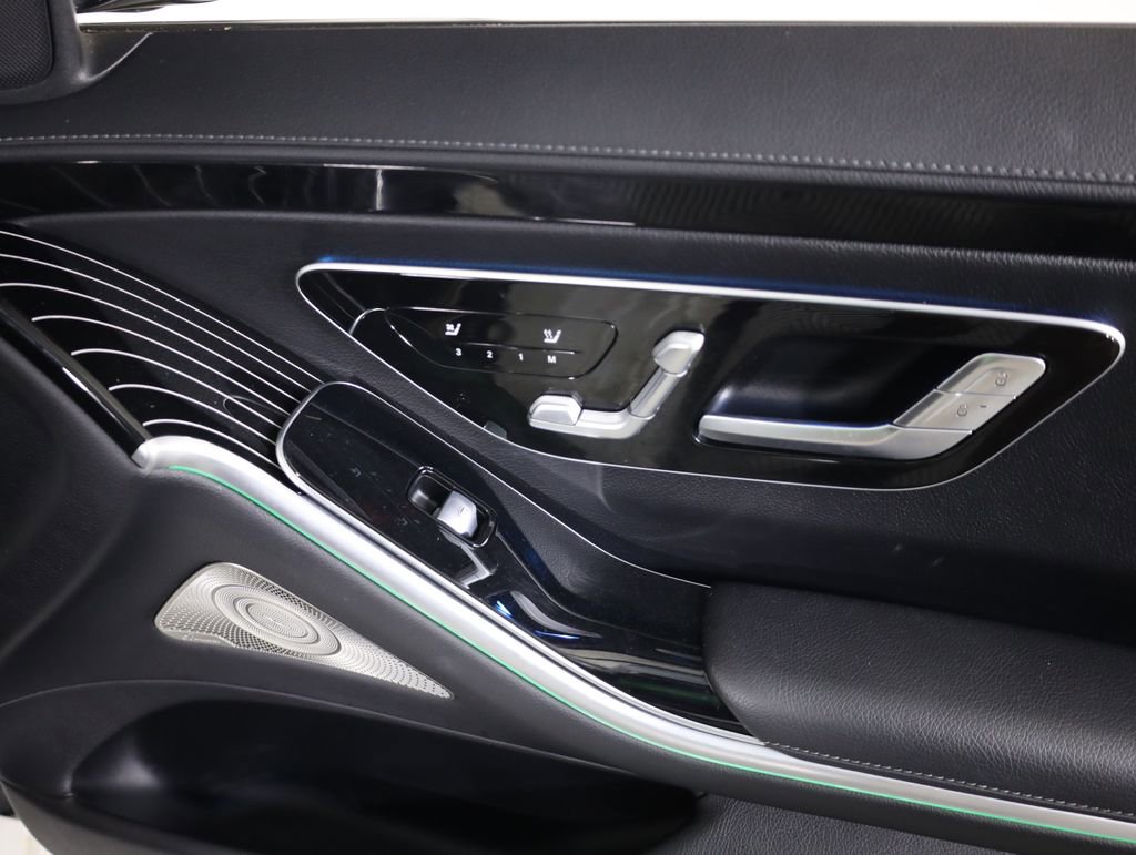 Used 2022 Mercedes-Benz S 500 4MATIC w/ AMG Line Package image 58