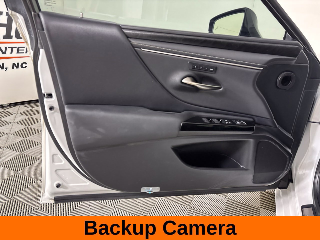 Used 2024 Lexus ES 350 w/ Premium Package FWD image 11