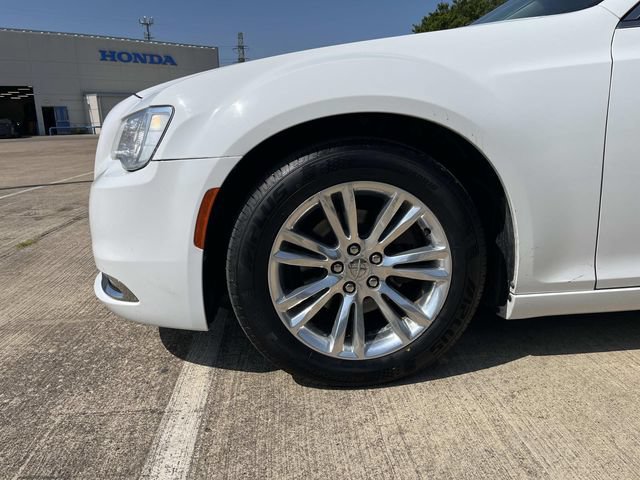 Used 2019 Chrysler 300 Touring w/ Driver Convenience Group RWD image 4