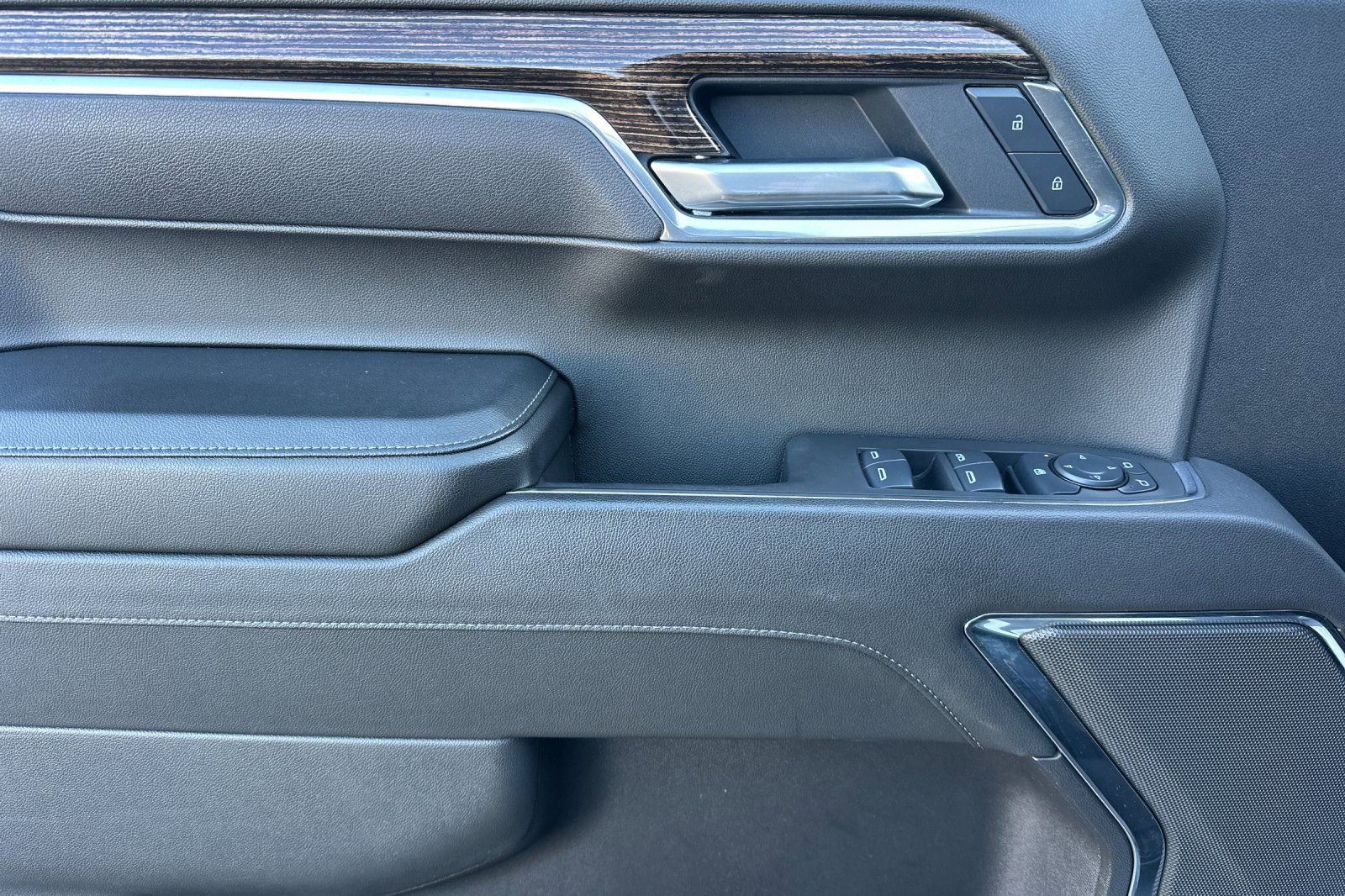 Used 2025 GMC Sierra 1500 Elevation image 10