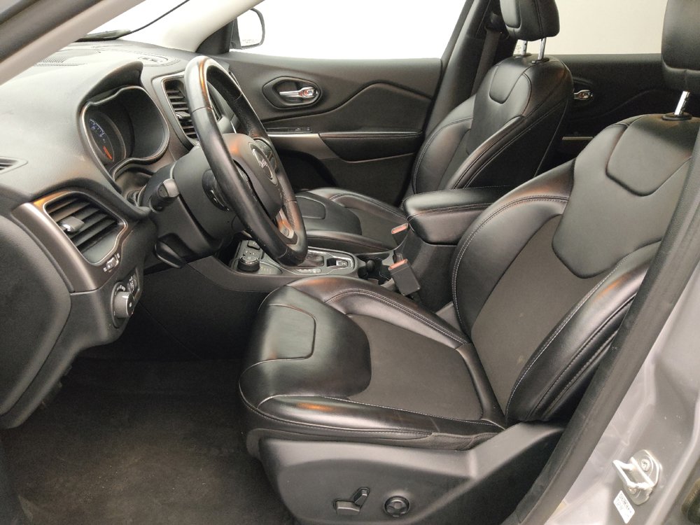 Used 2020 Jeep Cherokee Latitude Plus w/ Cold Weather Group image 17