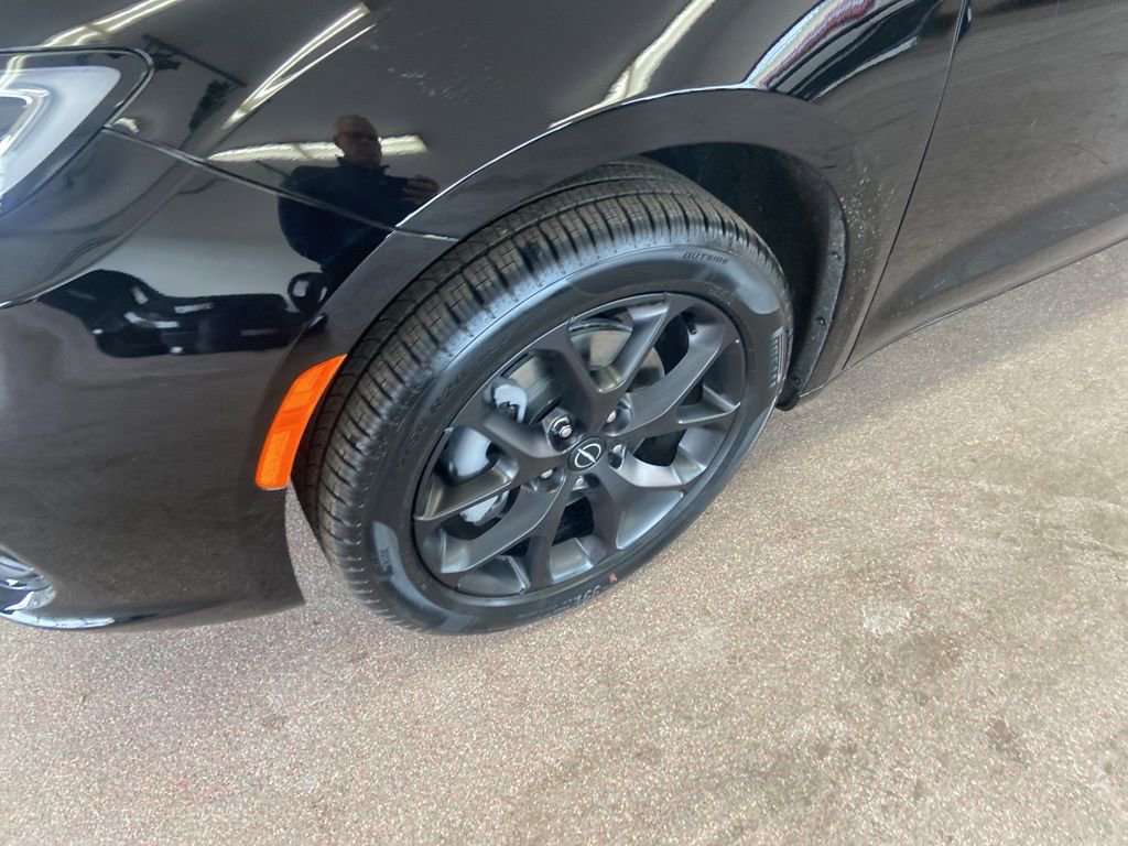 New 2026 Chrysler Pacifica Select w/ S Appearance Package AWD/4WD image 5