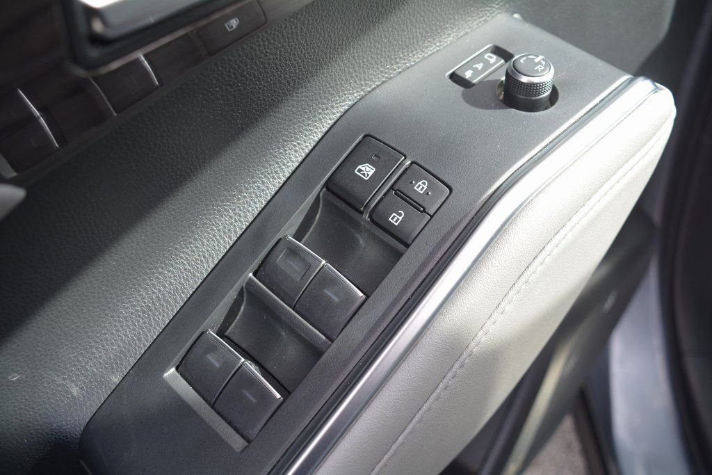 Used 2023 Toyota Highlander Limited image 9