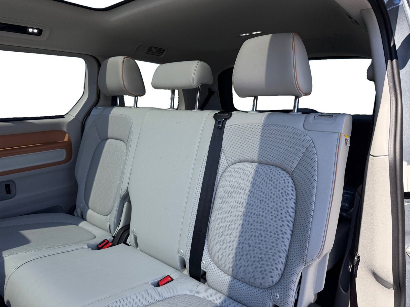 New 2025 Volkswagen ID. Buzz 1st Edition RWD image 16