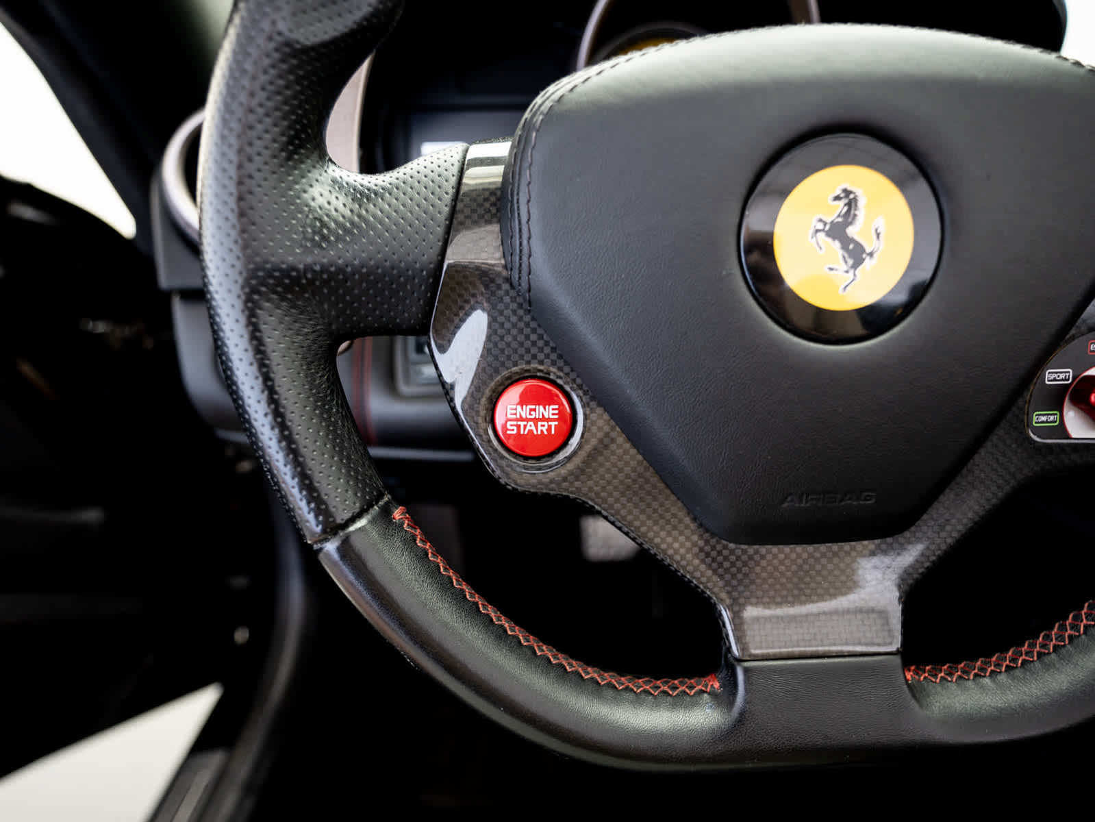 Used 2014 Ferrari California RWD image 21