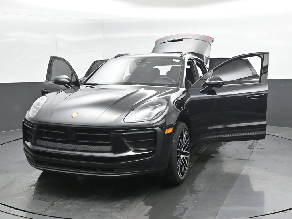 Used 2022 Porsche Macan AWD/4WD image 46