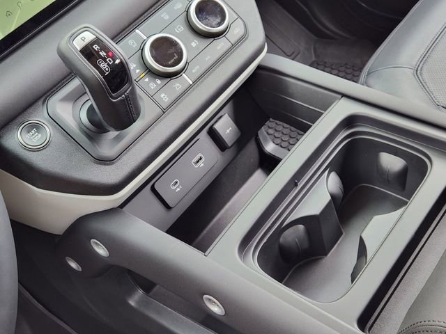 Used 2024 Land Rover Defender 110 S image 19
