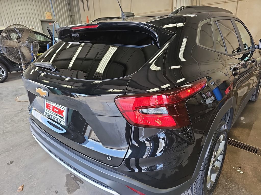 Used 2025 Chevrolet Trax LT w/ LT Convenience Package FWD image 32