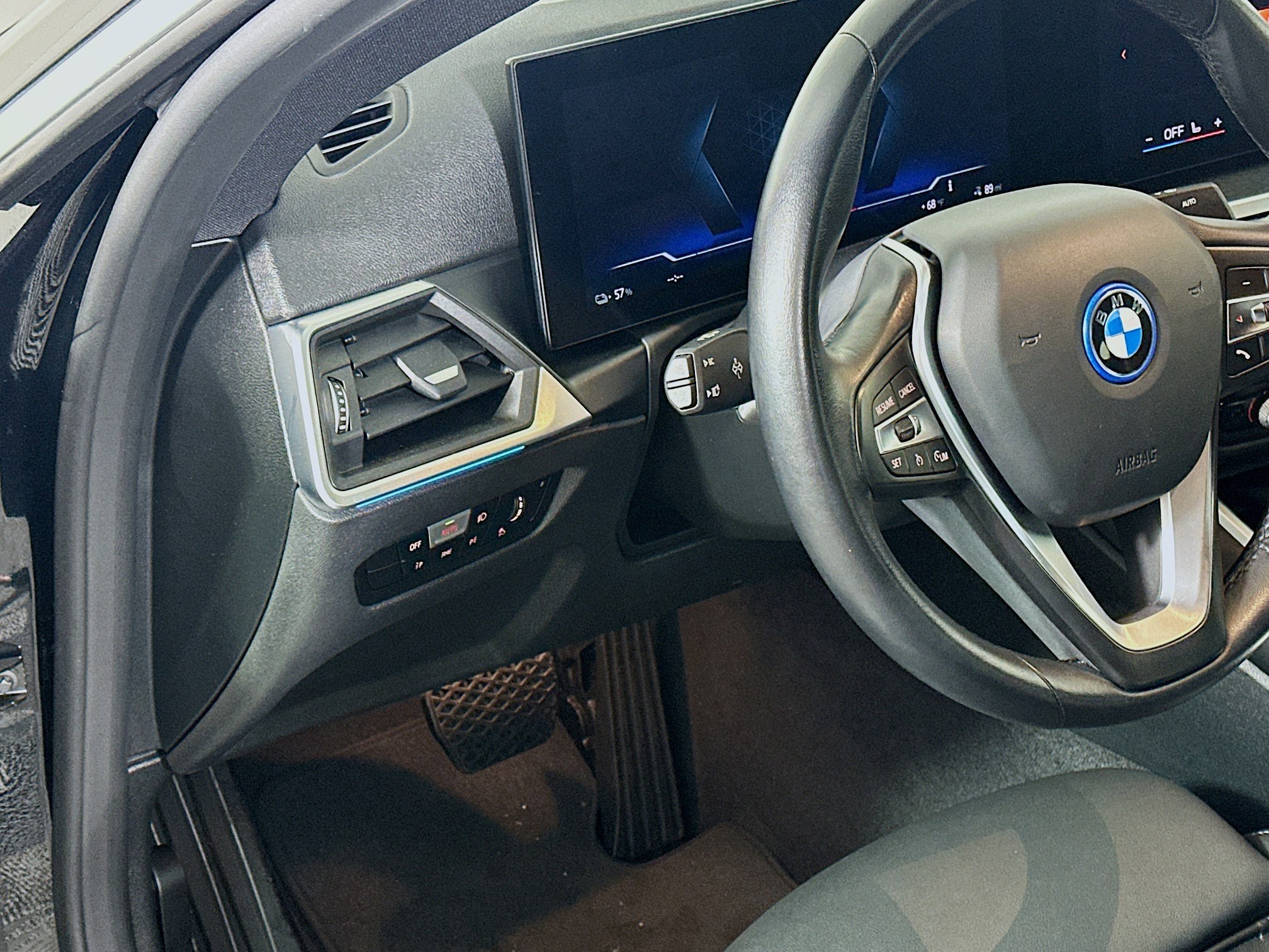 Used 2024 BMW i4 eDrive35 w/ Convenience Package image 17