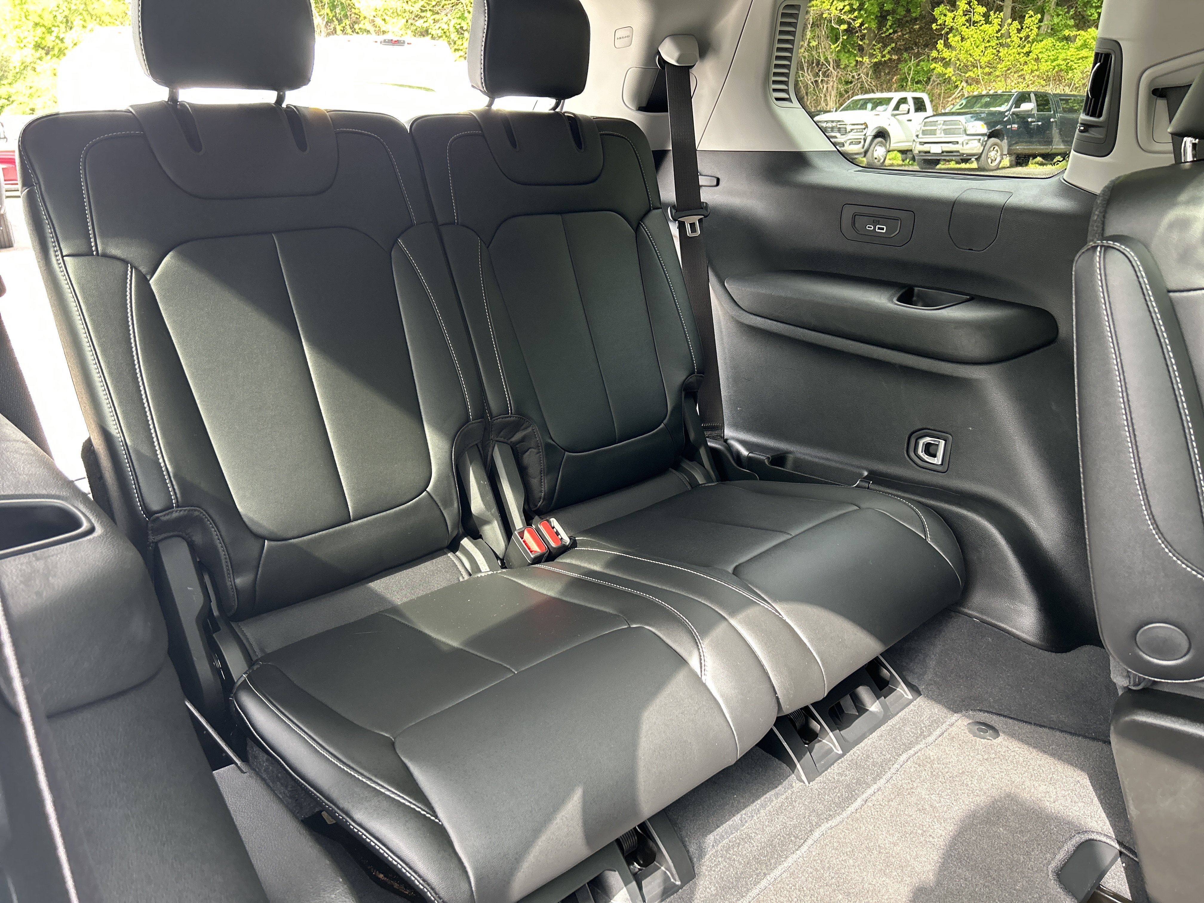 Certified 2023 Jeep Grand Cherokee L Limited w/ Black Appearance Package AWD/4WD image 18