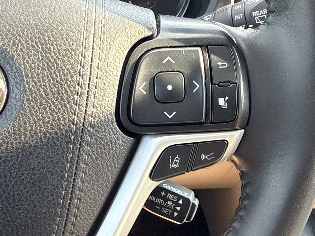 Used 2019 Toyota Highlander XLE AWD/4WD image 20