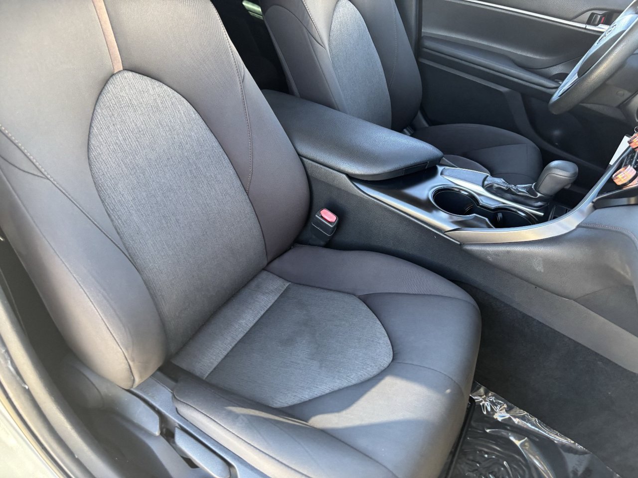 Used 2018 Toyota Camry LE FWD image 8