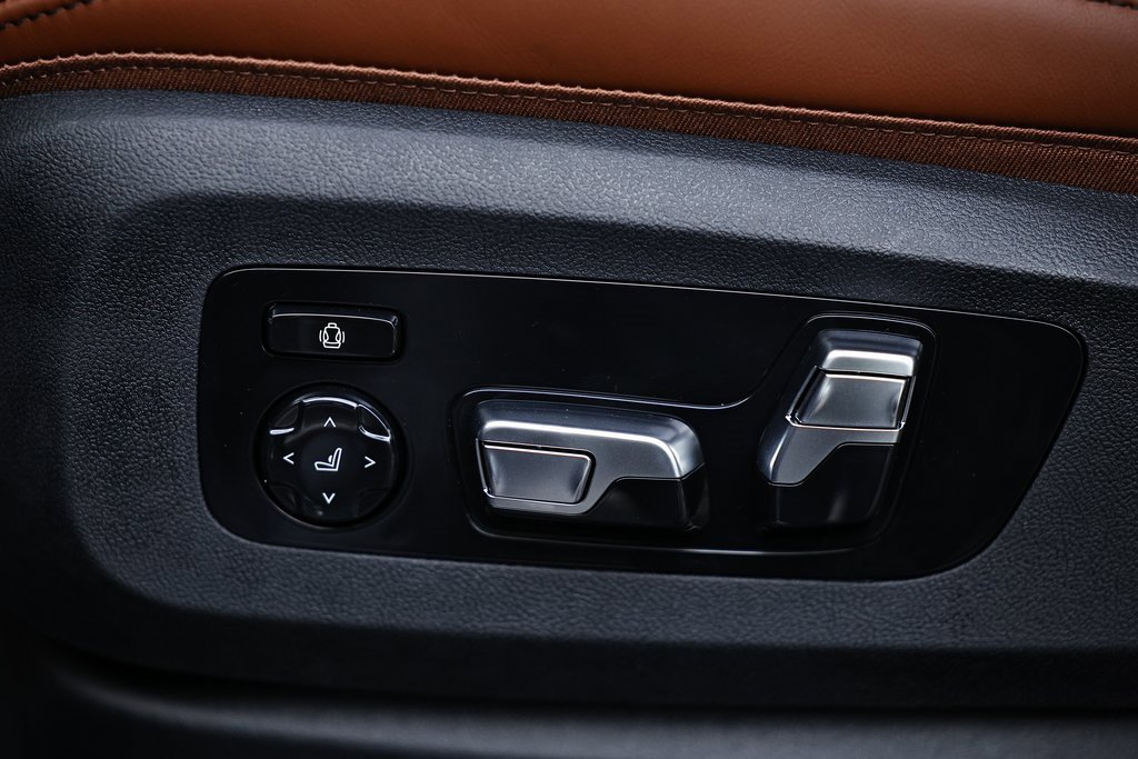 New 2026 BMW X5 M60i w/ Climate Comfort Package image 23