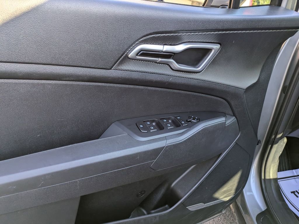 Used 2024 Kia Sportage LX image 11