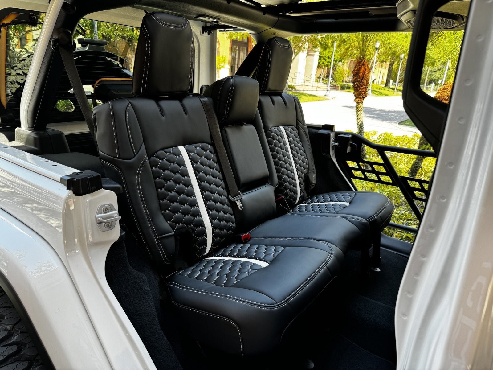 Used 2022 Jeep Wrangler Unlimited Sahara AWD/4WD image 36